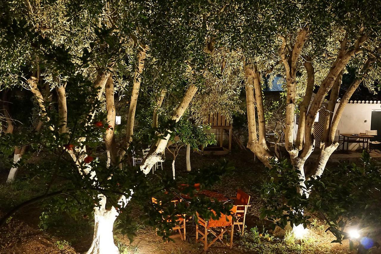 Gasthaus Two Olive Trees Spétses Exterior foto