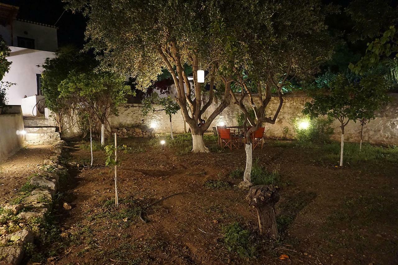 Gasthaus Two Olive Trees Spétses Exterior foto